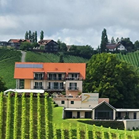 Zweytick Gaestezimmer Weingut Ratsch an der Weinstraße Exterior foto