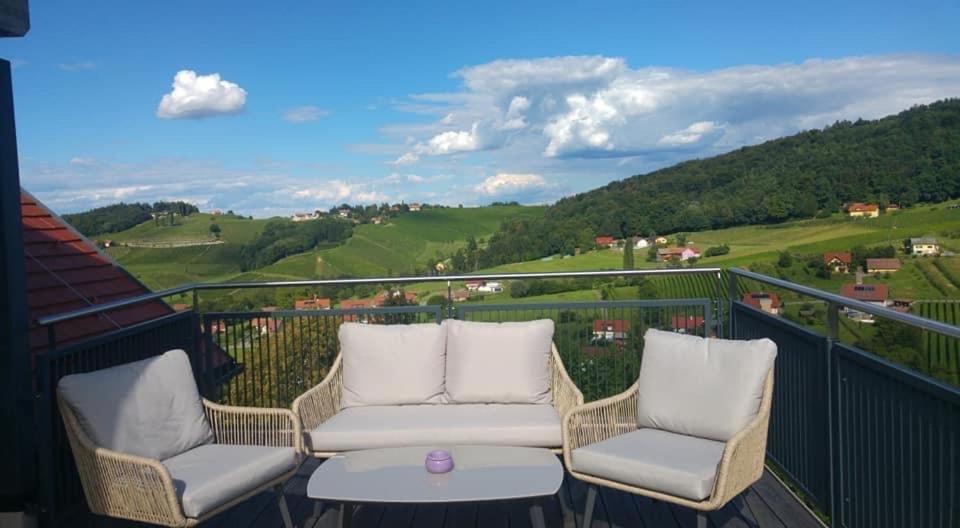 Zweytick Gaestezimmer Weingut Ratsch an der Weinstraße Exterior foto