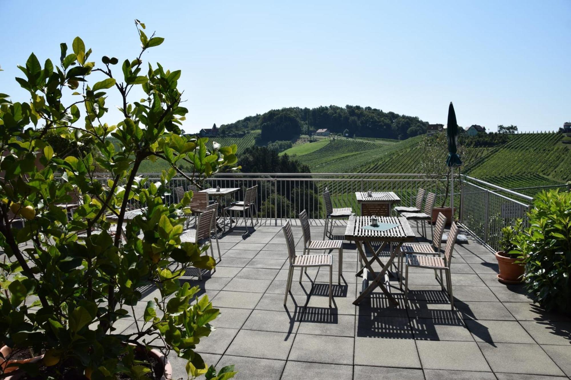 Zweytick Gaestezimmer Weingut Ratsch an der Weinstraße Exterior foto
