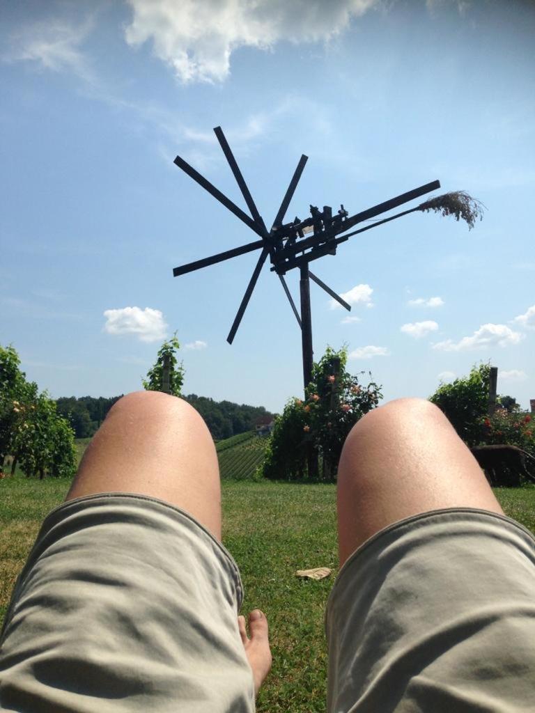 Zweytick Gaestezimmer Weingut Ratsch an der Weinstraße Exterior foto