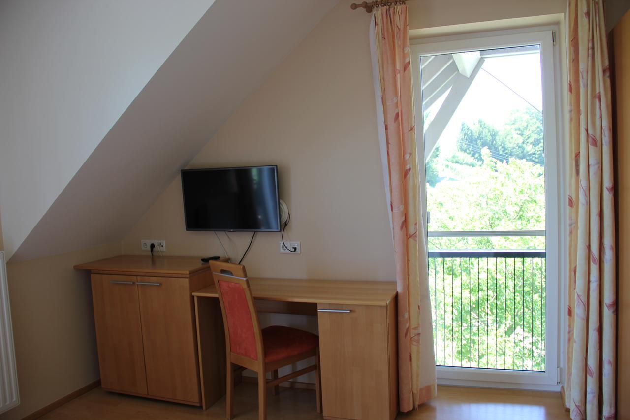 Zweytick Gaestezimmer Weingut Ratsch an der Weinstraße Exterior foto