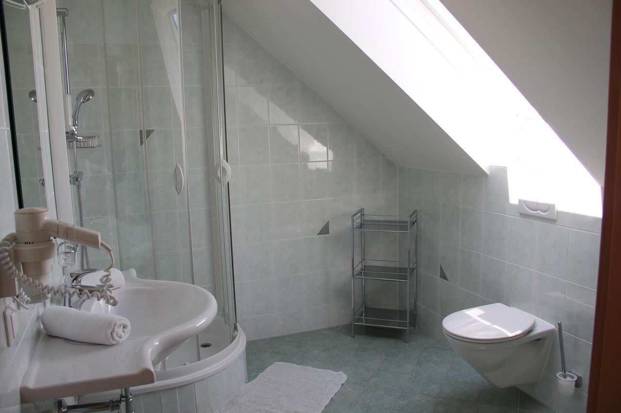 Zweytick Gaestezimmer Weingut Ratsch an der Weinstraße Exterior foto
